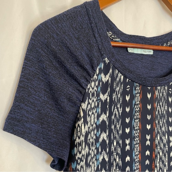 MAURICES Women’s Blue White Aztec Print Short Sleeve Blouse Size Medium - Picture 3 of 11